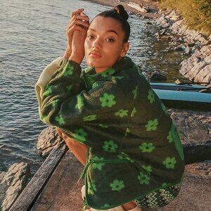 UO Stormi Fleece Jacket Flowers Emerald